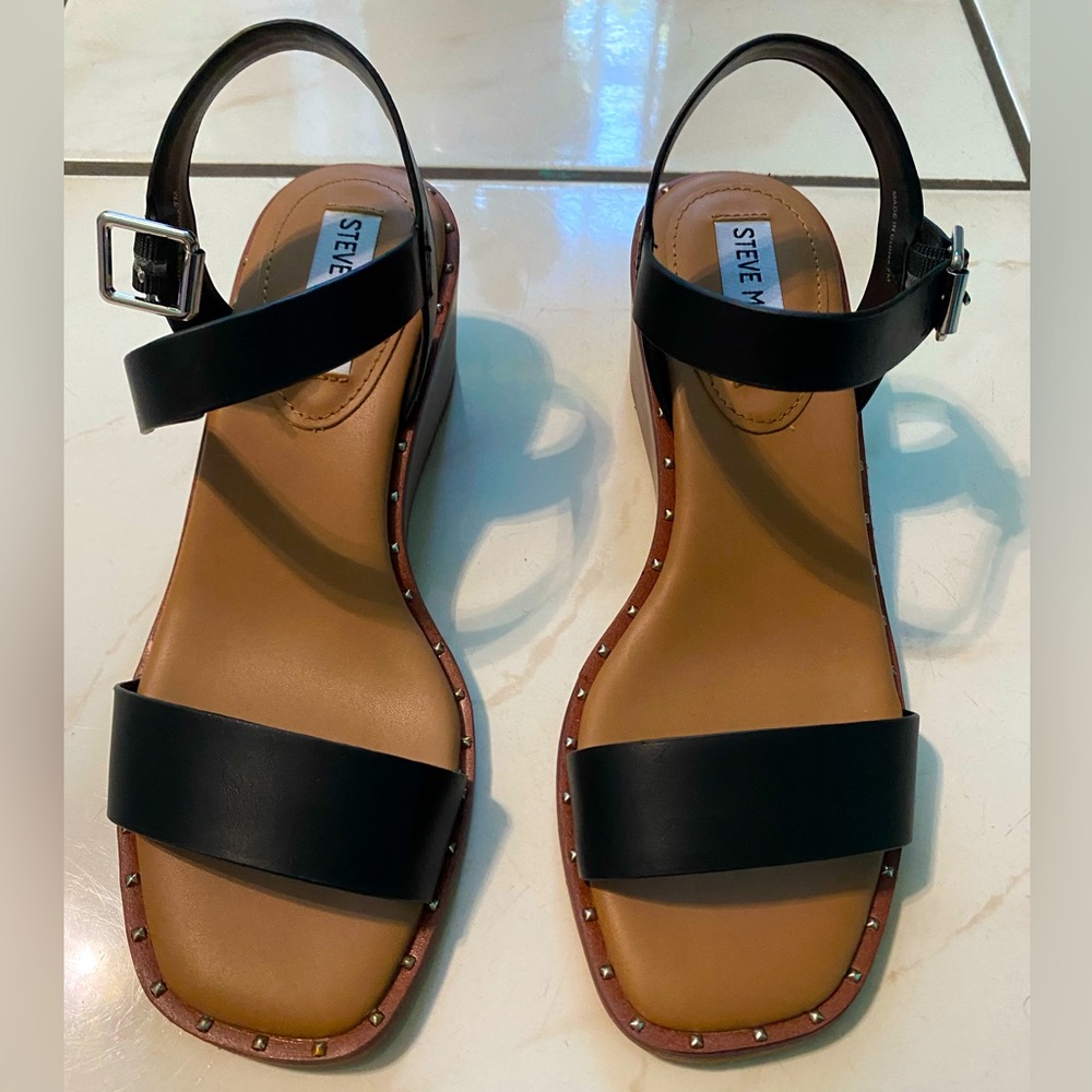 Steve Madden black wedges
